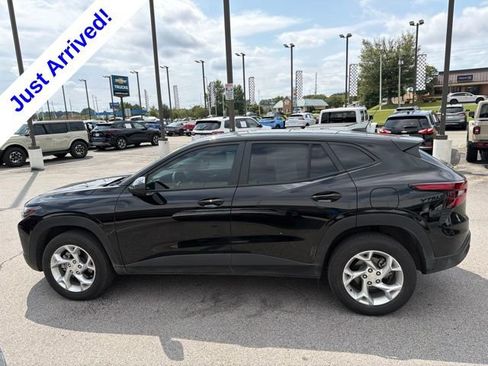 Used 2025 Chevrolet Trax LS w/ LS Convenience Package FWD image 6