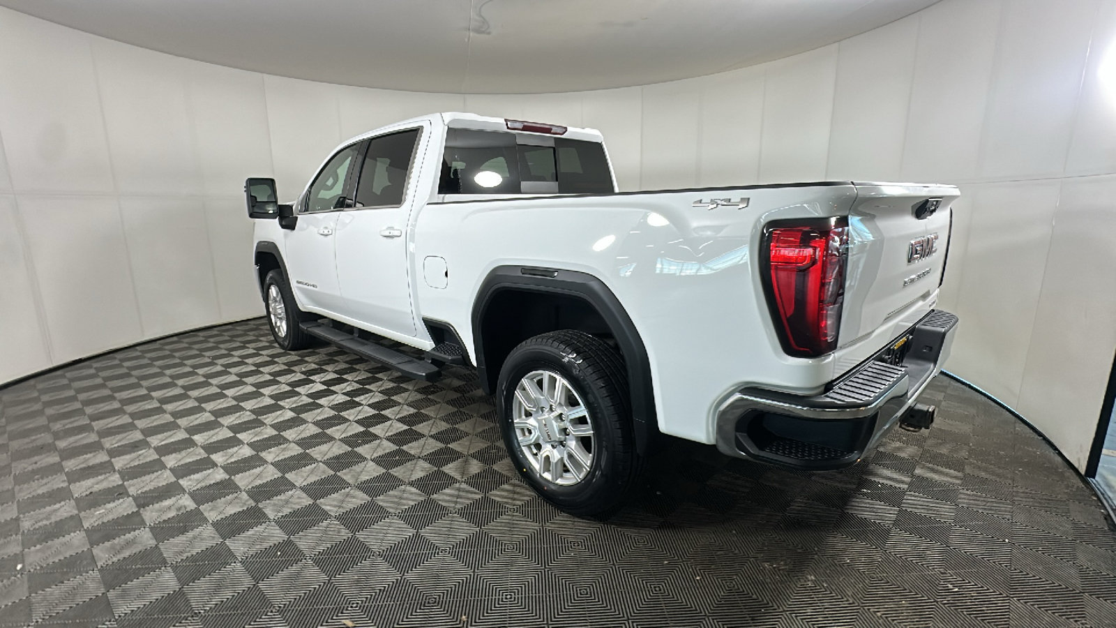 Used 2021 GMC Sierra 2500 SLE w/ SLE Value Package; AWD/4WD image 5