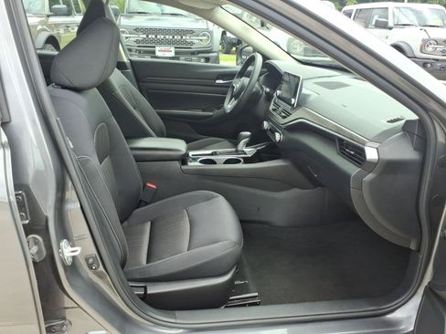 Used 2024 Nissan Altima 2.5 SV FWD image 7