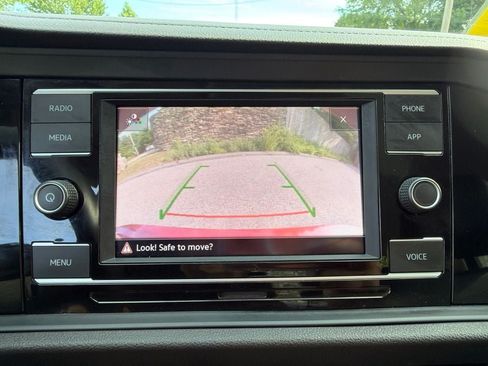 Used 2023 Volkswagen Jetta SE FWD image 24