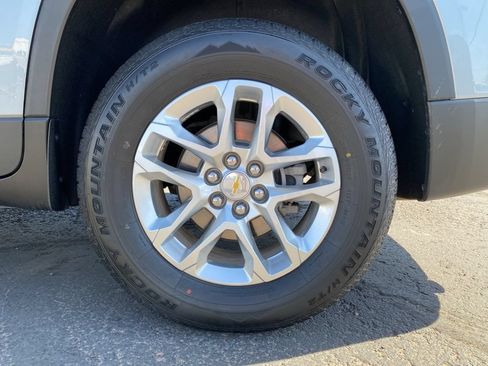 Used 2023 Chevrolet Traverse LS FWD image 18