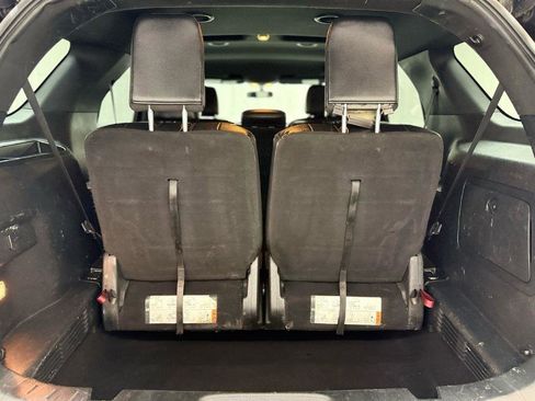Used 2019 Ford Explorer XLT w/ Equipment Group 202A AWD/4WD image 27