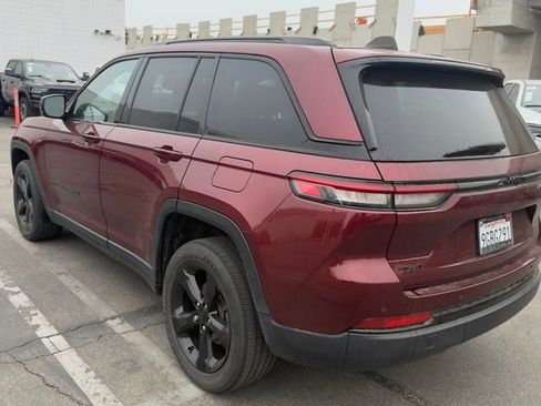 Used 2023 Jeep Grand Cherokee Altitude AWD/4WD image 4