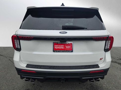 Used 2025 Ford Explorer ST image 4