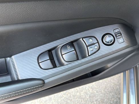 Used 2025 Nissan Altima 2.5 SV FWD image 31