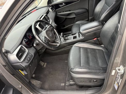 Used 2017 Kia Sorento LX w/ LX Convenience Package image 22