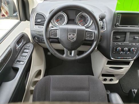 Used 2018 Dodge Grand Caravan SE w/ UConnect Hands-Free Group FWD image 14