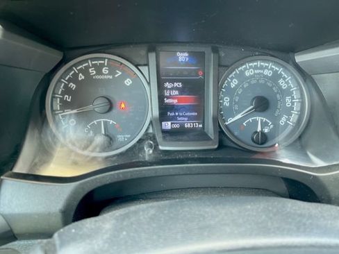 Used 2019 Toyota Tacoma TRD Off-Road AWD/4WD image 13