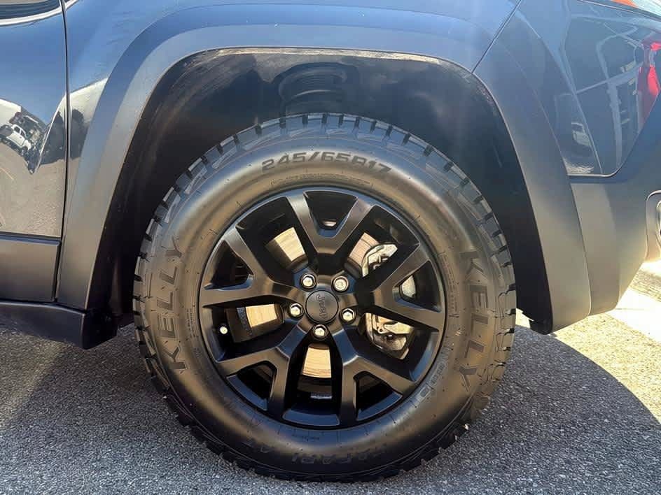Used 2016 Jeep Cherokee Trailhawk w/ Comfort/Convenience Group AWD/4WD image 19