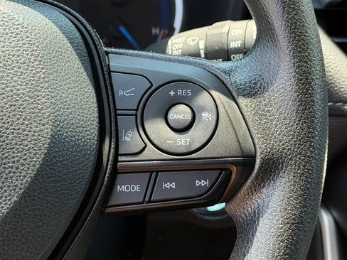Used 2025 Toyota RAV4 XLE AWD/4WD image 33