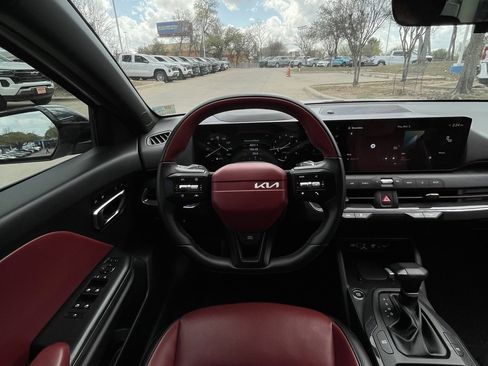 Used 2025 Kia K4 GT-Line w/ GT-Line Premium Package image 10