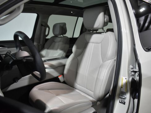 Used 2022 Jeep Wagoneer Series II w/ Premium Group I image 27