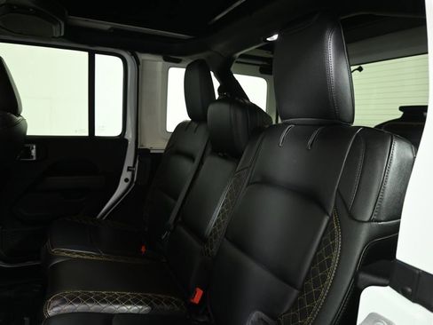 Used 2021 Jeep Wrangler Unlimited Sahara image 4