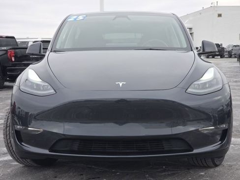 Used 2025 Tesla Model Y Long Range image 16