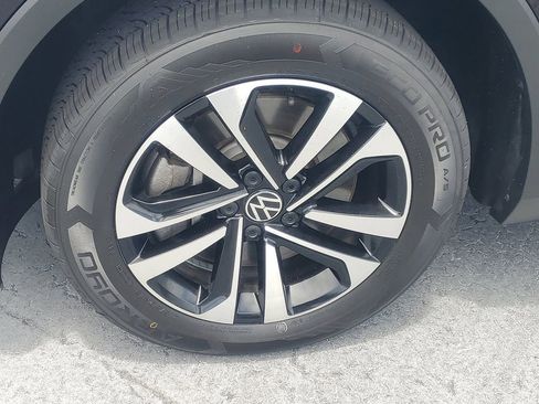 Used 2024 Volkswagen Tiguan S image 4