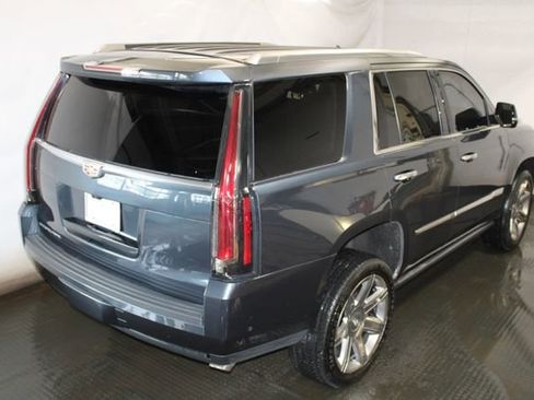 Used 2019 Cadillac Escalade Premium Luxury AWD/4WD image 4