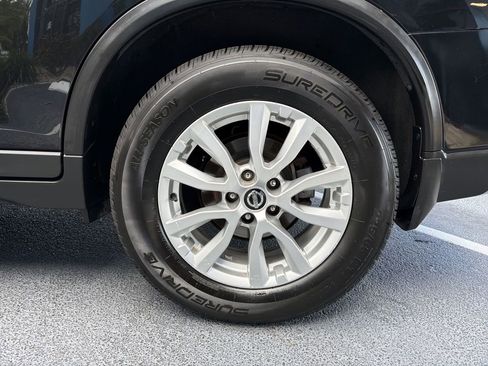 Used 2017 Nissan Rogue SV w/ SV Premium Package image 29