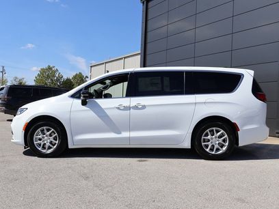 New 2026 Chrysler Pacifica Select