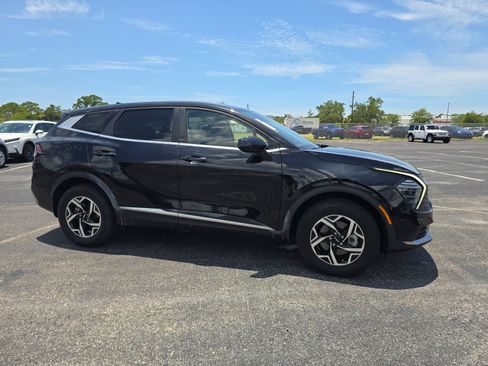 Used 2024 Kia Sportage LX AWD/4WD image 2