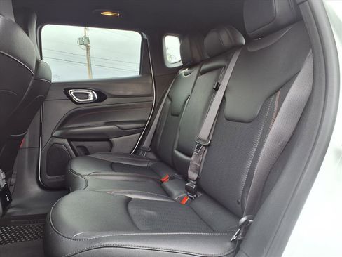 Used 2024 Jeep Compass Trailhawk w/ Trailhawk Convenience Group image 7