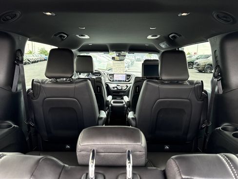 Used 2026 Chrysler Pacifica Select FWD image 10