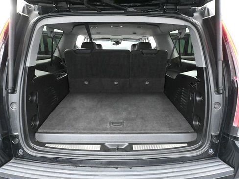 Used 2017 Cadillac Escalade ESV Luxury image 41