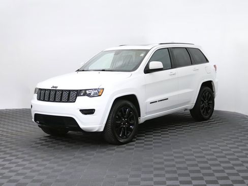 Used 2021 Jeep Grand Cherokee Laredo X AWD/4WD image 5