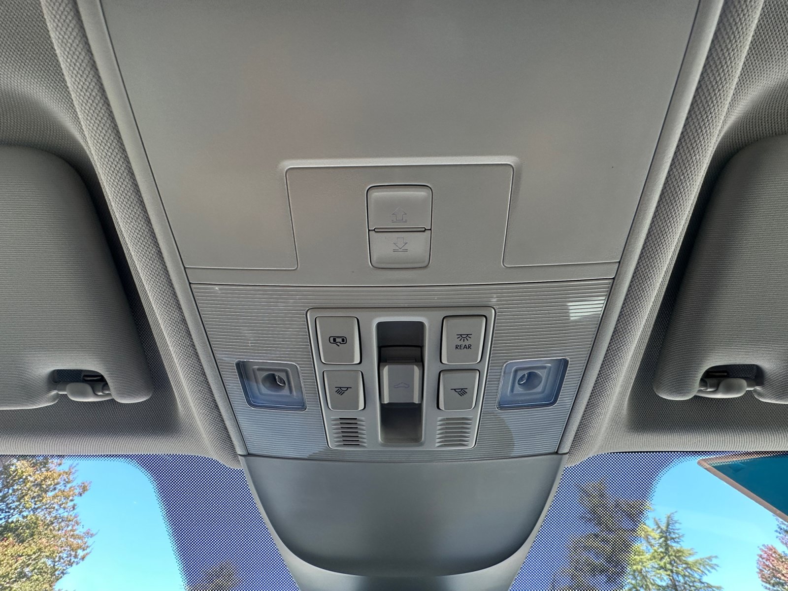 Used 2024 Volkswagen Taos SE w/ Panoramic Sunroof Package FWD image 28
