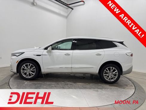 Used 2023 Buick Enclave Essence w/ Experience Buick Package image 4