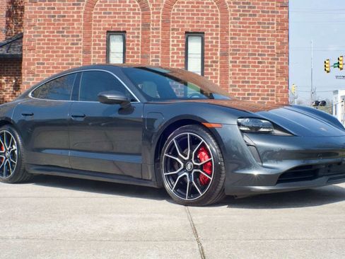 Used 2024 Porsche Taycan 4S image 3