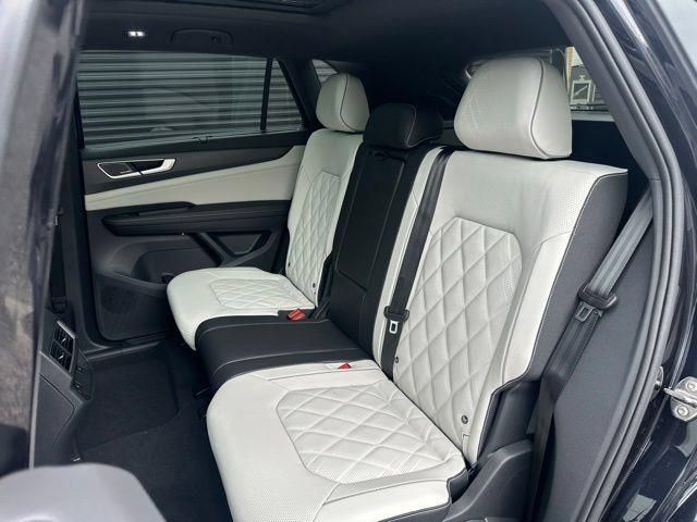 New 2025 Volkswagen Atlas Cross Sport SEL Premium R-Line AWD/4WD image 12