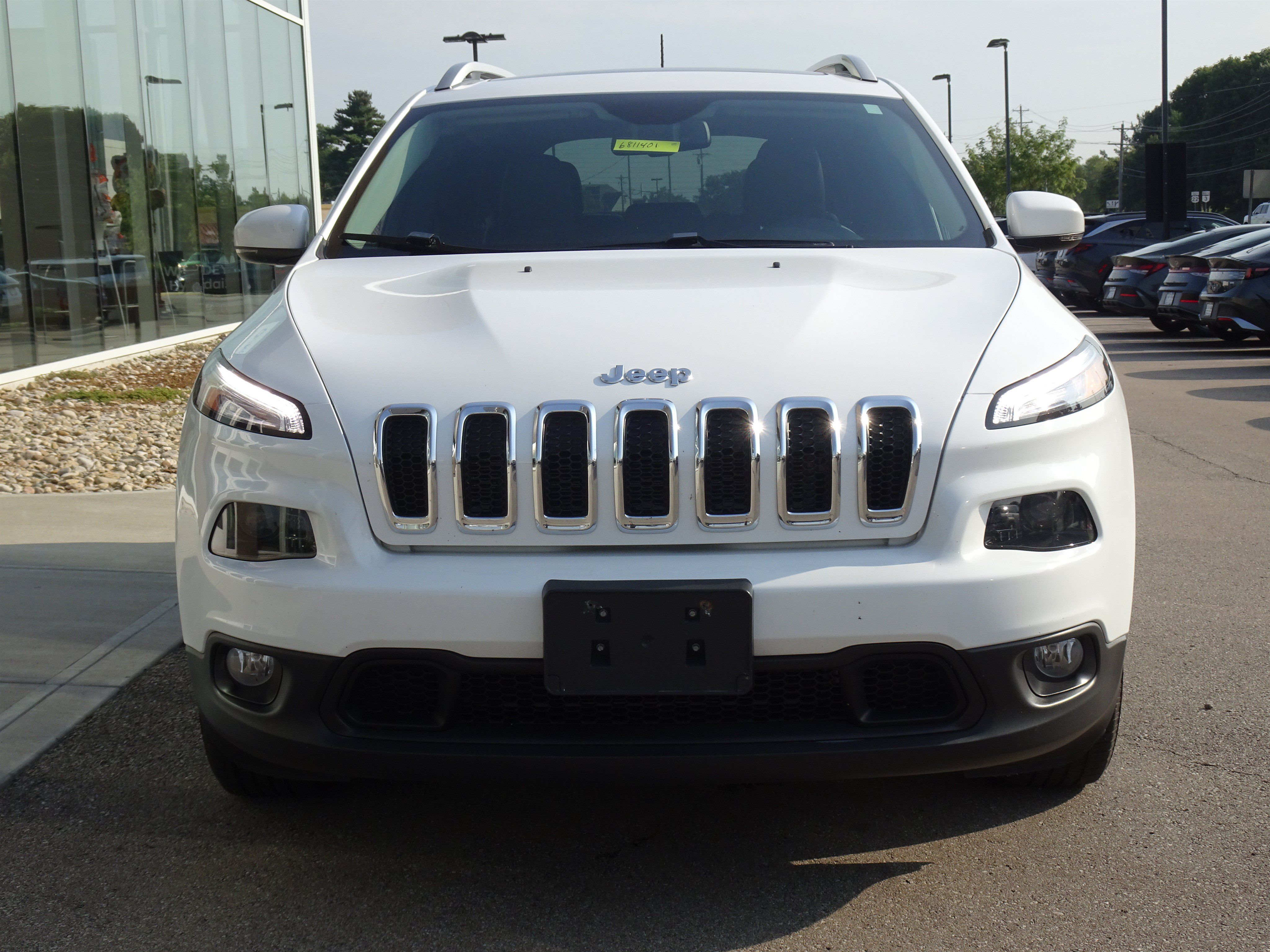 Used 2018 Jeep Cherokee Latitude Plus w/ Comfort/Convenience Group FWD image 7