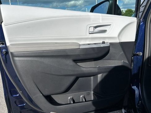 New 2026 Toyota Sienna XLE AWD/4WD image 10