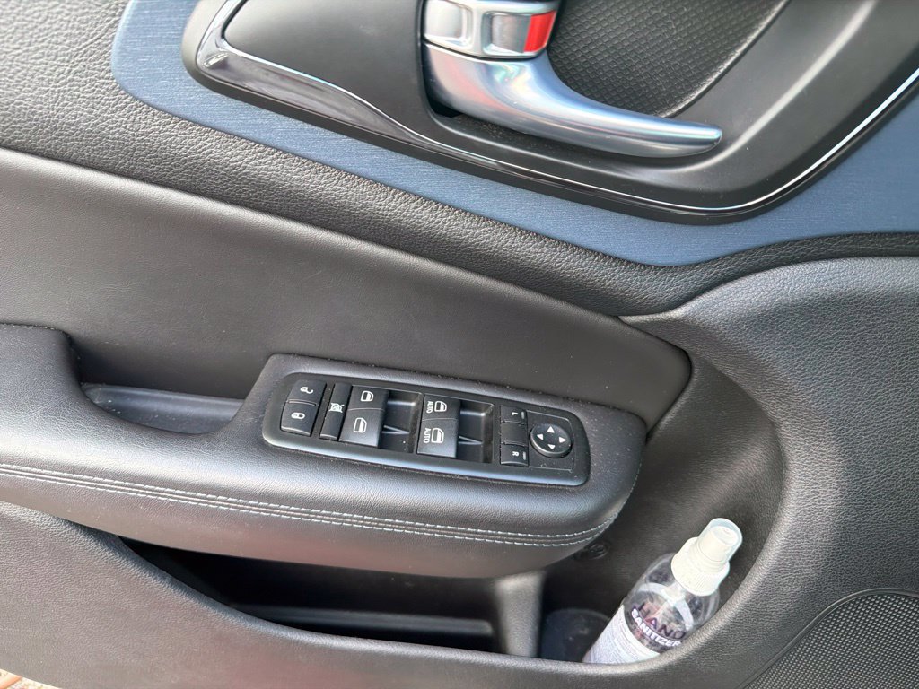 Used 2015 Chrysler 200 S w/ Navigation & Sound Group I FWD image 6