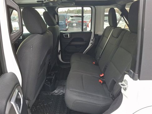 Used 2019 Jeep Wrangler Unlimited Sahara w/ Safety Group image 10