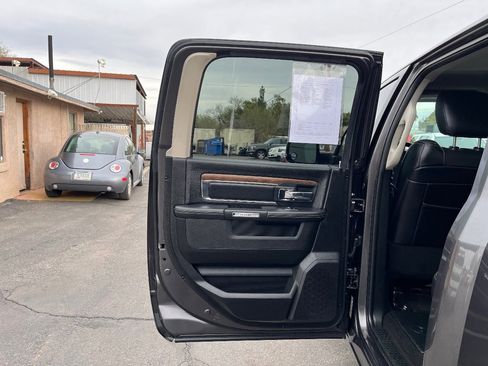 Used 2017 RAM 1500 Laramie image 29