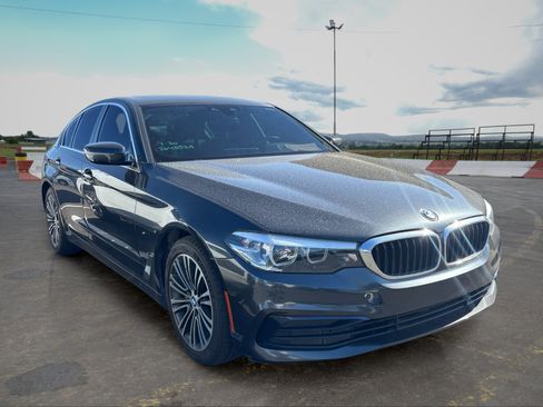 Used 2019 BMW 530i w/ Convenience Package RWD image 2