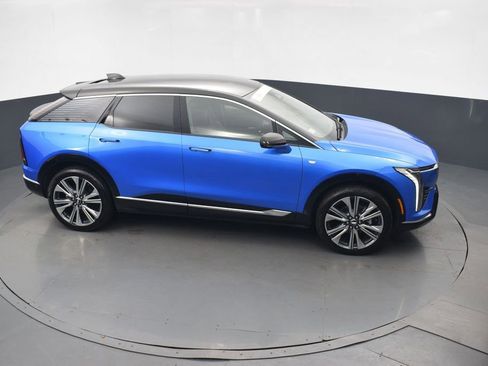 Certified 2025 Cadillac Optiq Luxury 2 AWD/4WD image 46