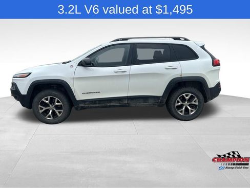 Used 2014 Jeep Cherokee Trailhawk w/ Cold Weather Group AWD/4WD image 2