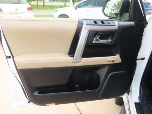 Used 2016 Toyota 4Runner Limited image 22