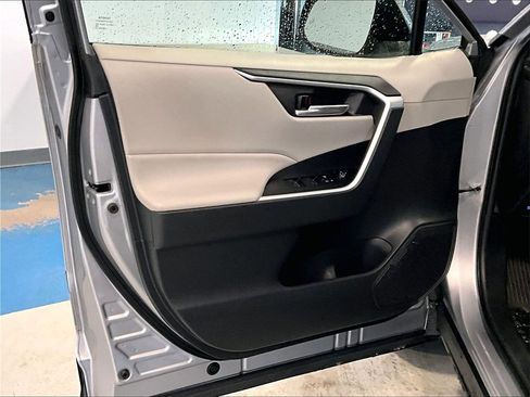 Used 2022 Toyota RAV4 XLE image 9