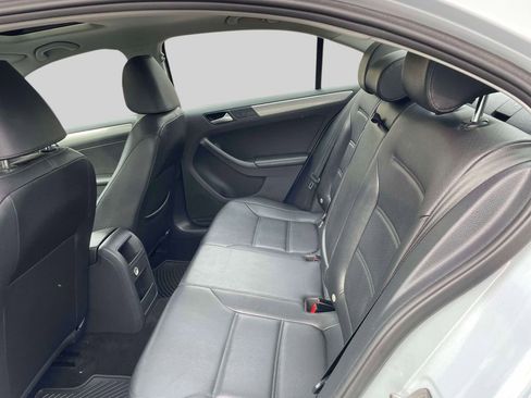 Used 2017 Volkswagen Jetta SE image 12