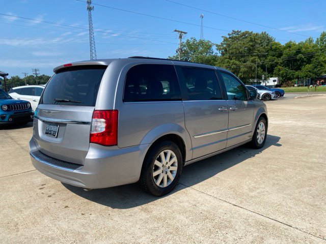 Used 2016 Chrysler Town & Country Touring FWD image 5