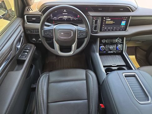 Used 2023 GMC Yukon Denali RWD image 13