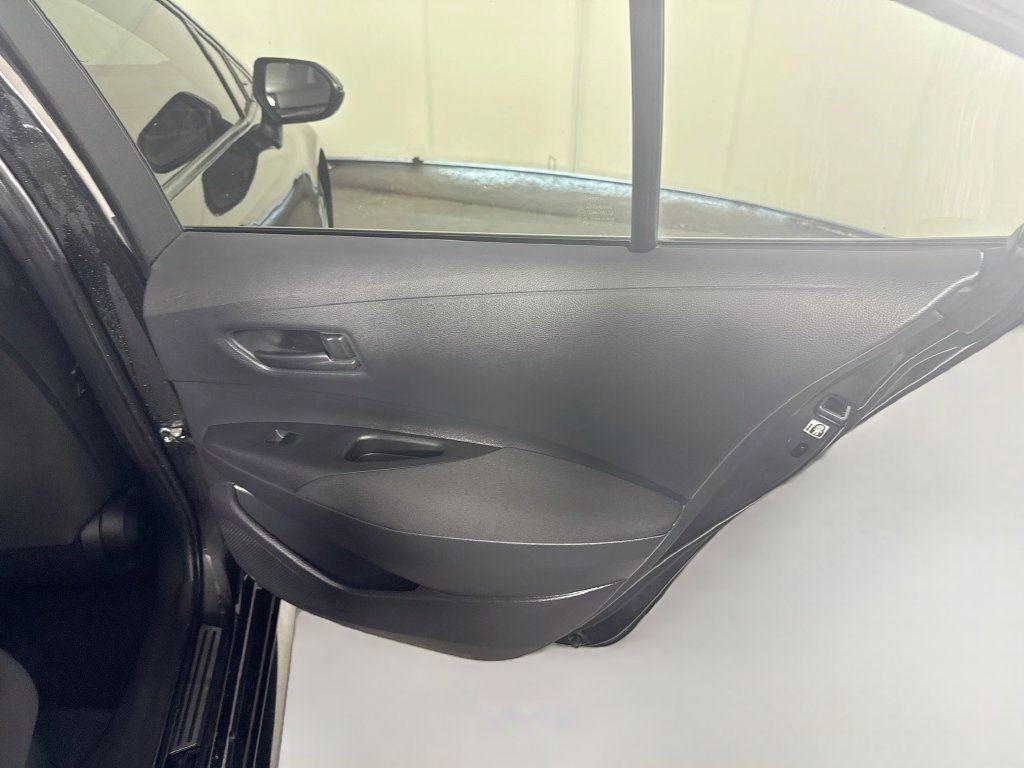 Used 2022 Toyota Corolla LE FWD image 27