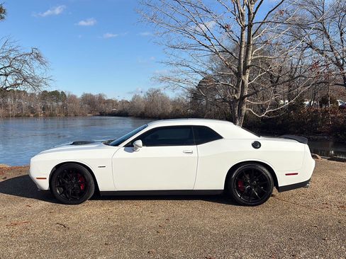 Used 2016 Dodge Challenger R/T Plus image 10