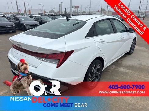 Used 2025 Hyundai Elantra SEL FWD image 5