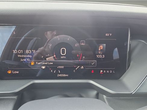 Used 2026 GMC Acadia Elevation w/ Elevation Premium Package FWD image 9