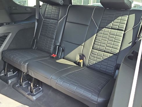 Certified 2022 Cadillac Escalade Premium Luxury Platinum w/ Heavy-Duty Trailer Package image 20