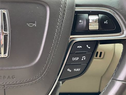 Used 2017 Lincoln Continental Select image 30